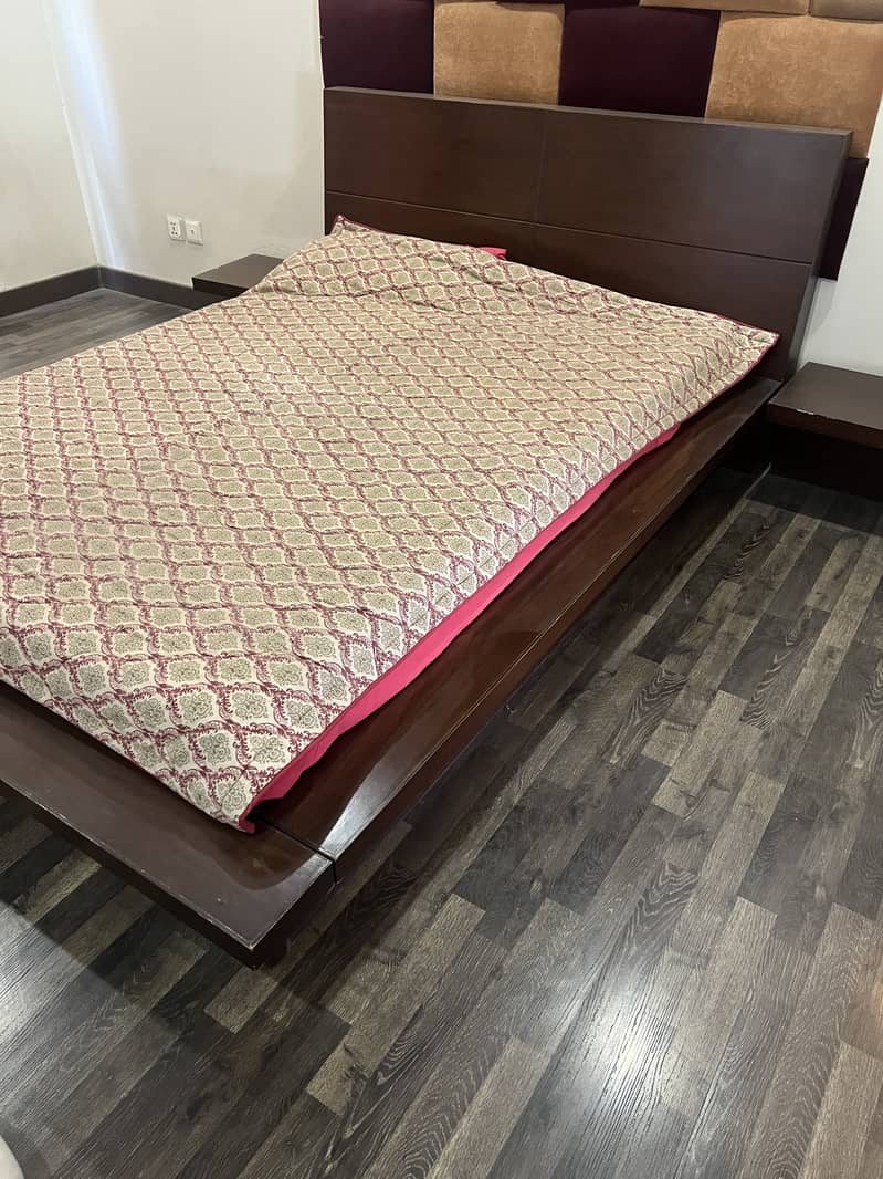 SOLID WOOD BED 0