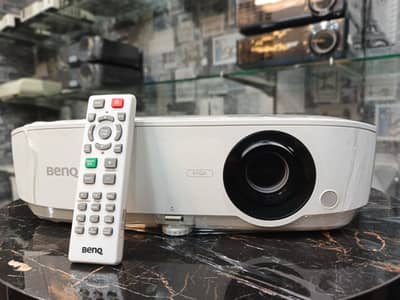 Projector Screen | 4k ultra hd projectors New & Used Condition