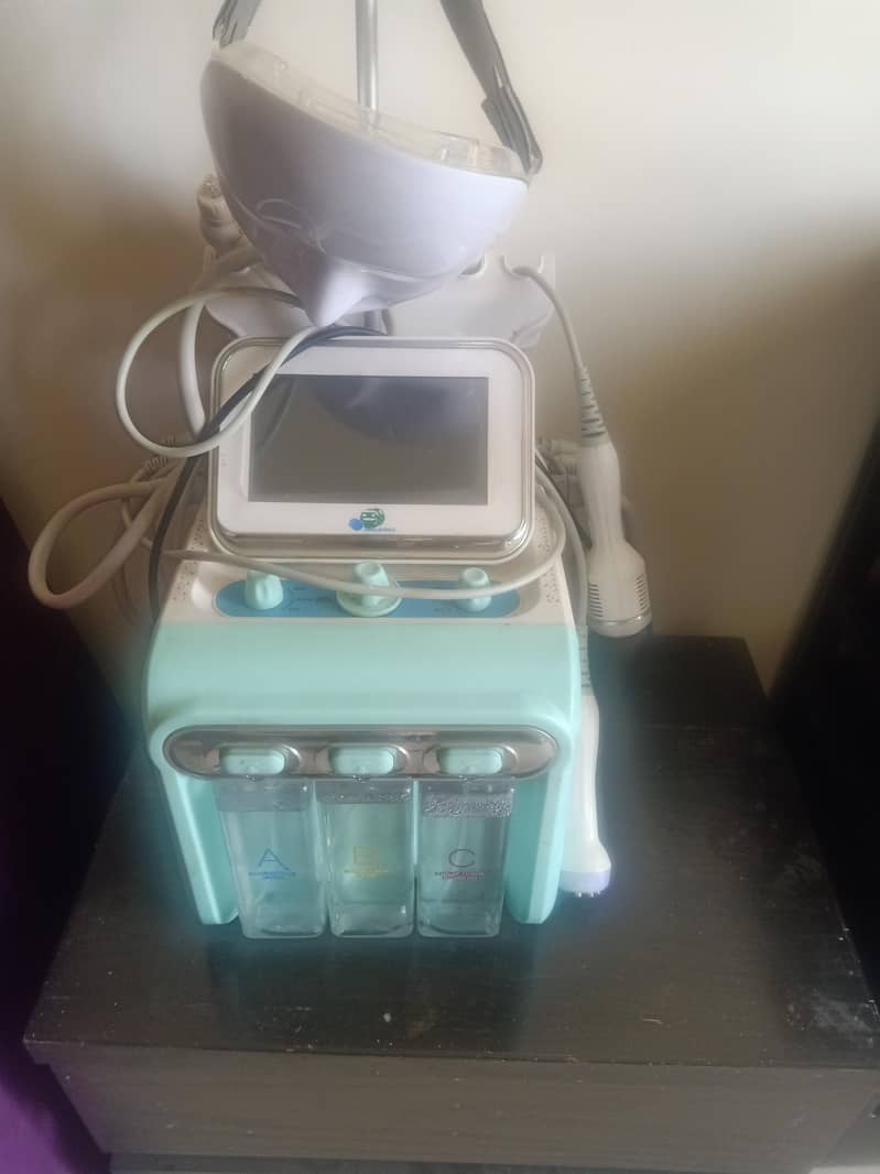 Hydrafacial Machine 1
