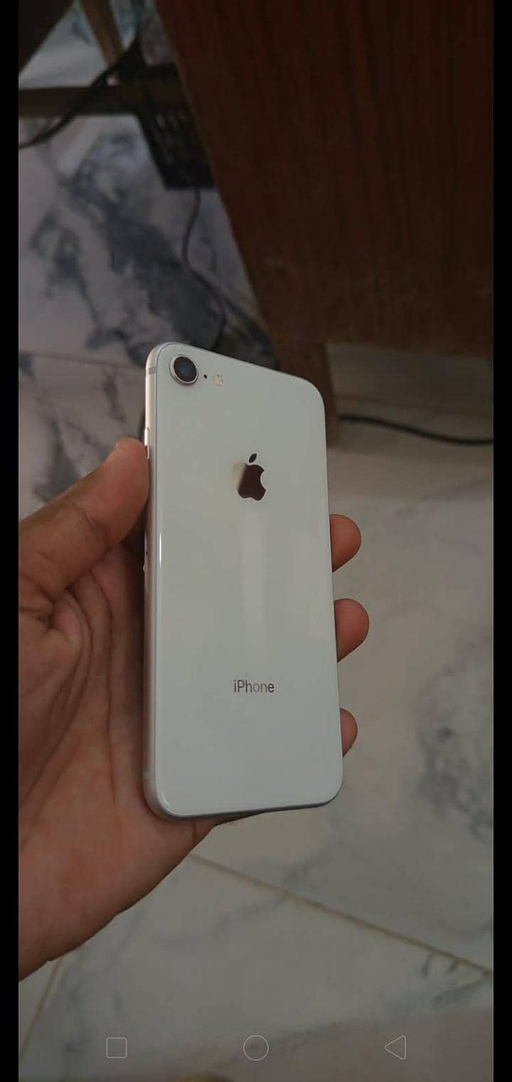 Apple iPhone 8 3