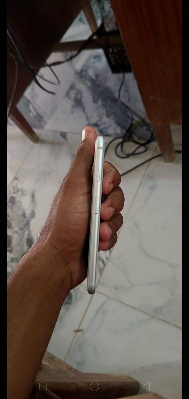 Apple iPhone 8 4