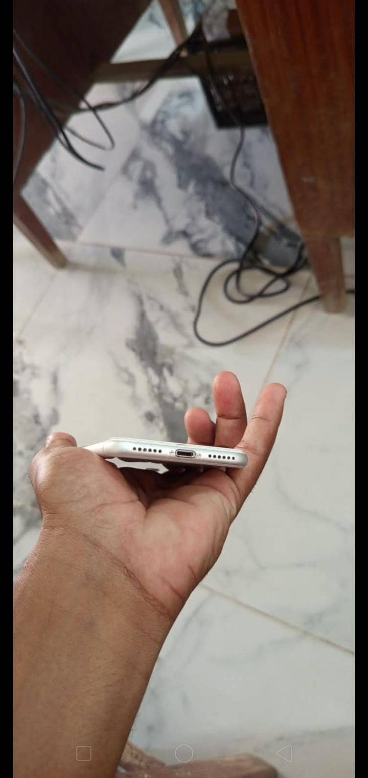 Apple iPhone 8 5