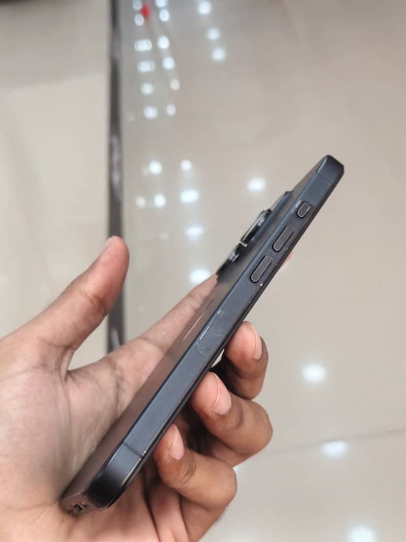 Apple iPhone 15 Pro 2