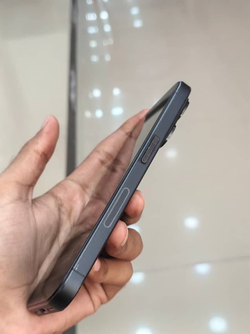 Apple iPhone 15 Pro 6