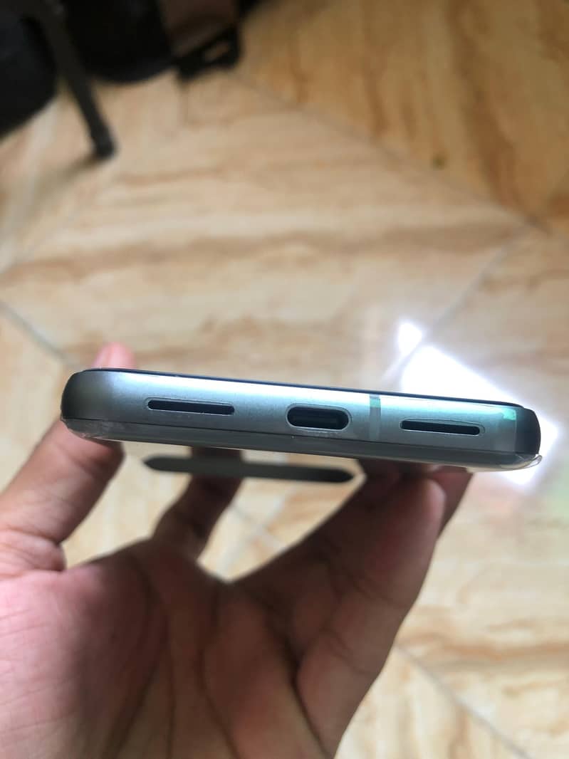 Google pixel 8 4