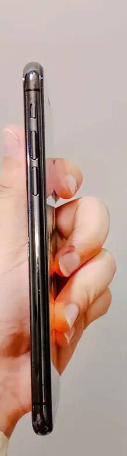 Apple iPhone XS 4