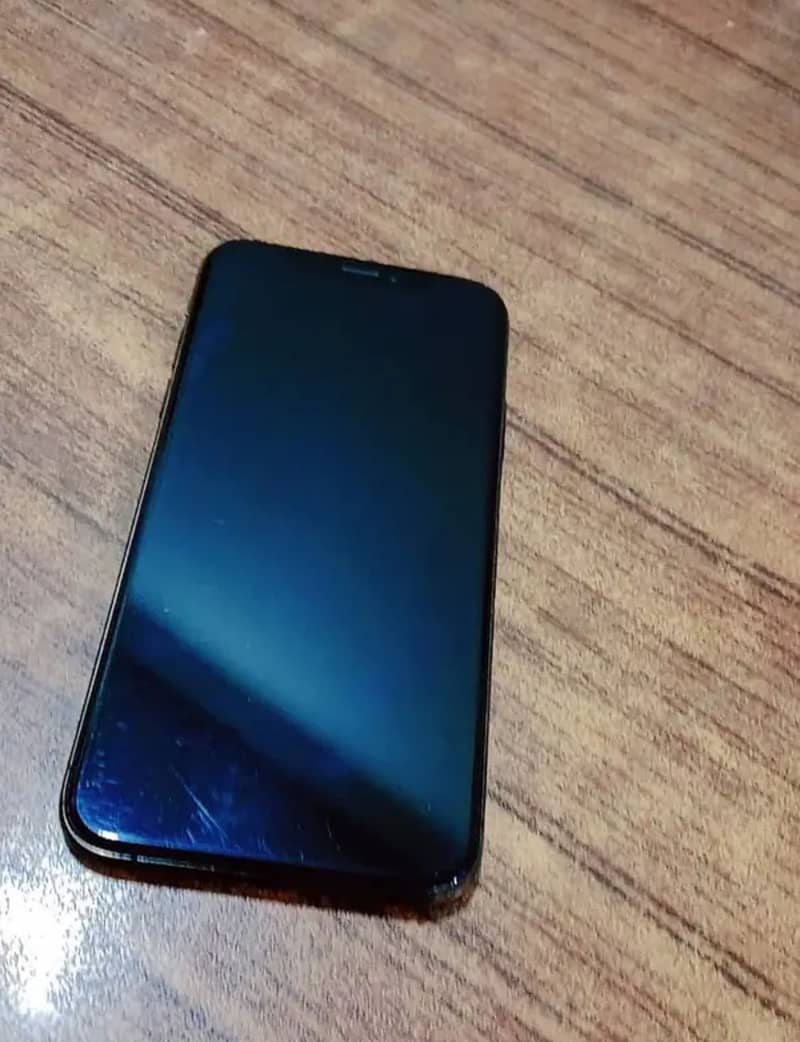 Apple iPhone XS 5