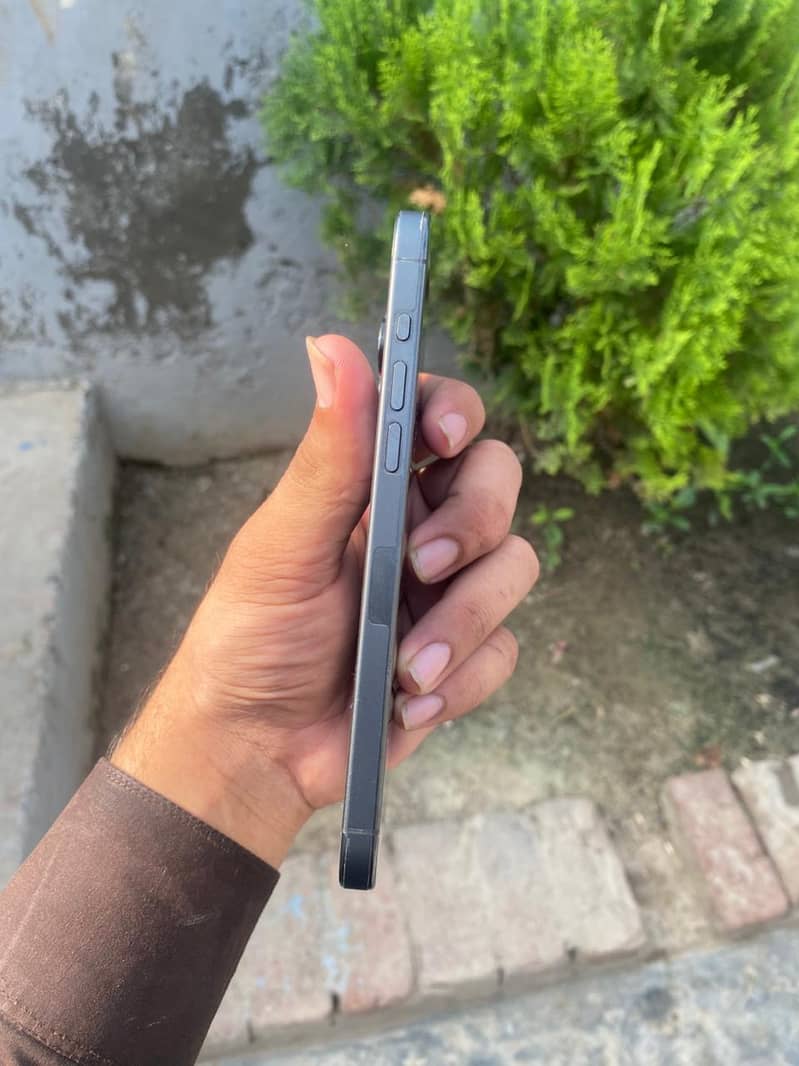 Apple iPhone 15 Pro Max 0