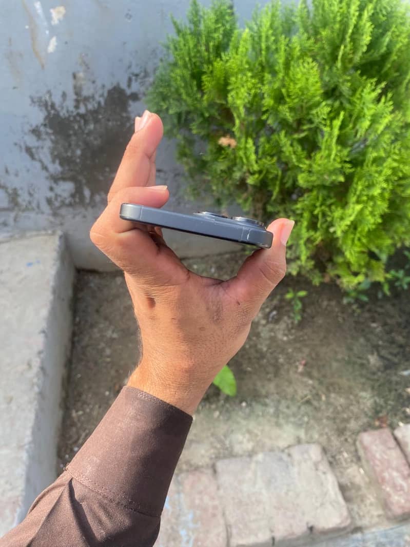 Apple iPhone 15 Pro Max 5