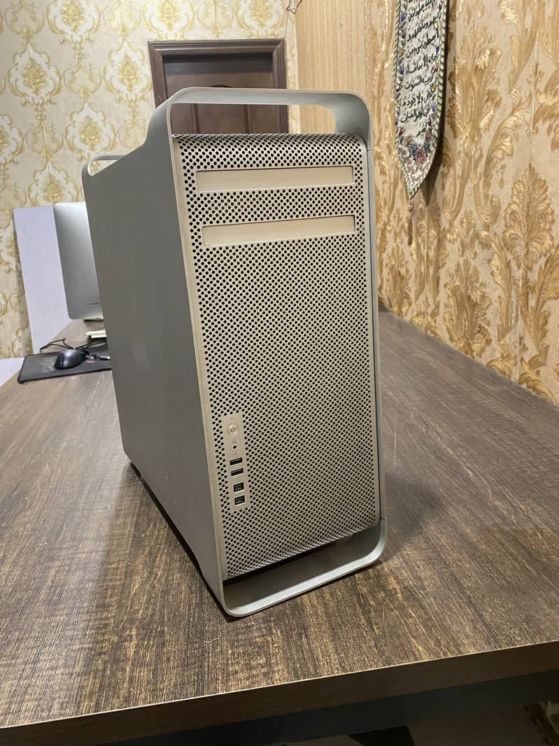 Apple Mac Pro 2010 Desktop Computer 0