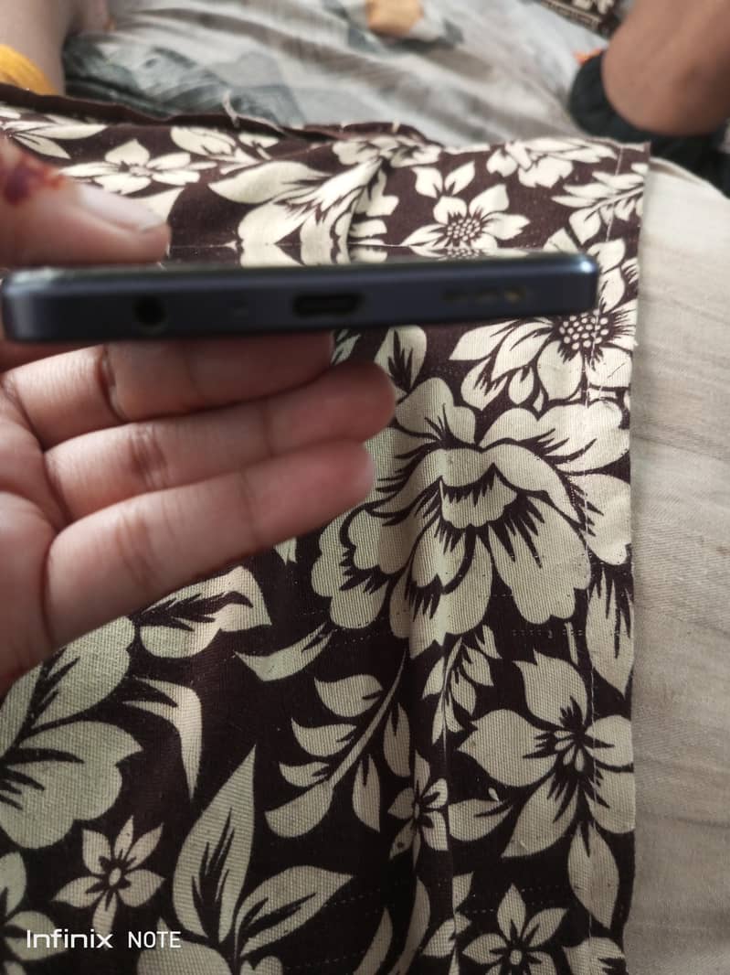 OPPO A60 4