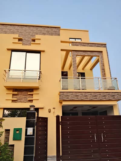I'M SELLING A 5 MARLA SLIGHTLY USED HOUSE IN BAHRIA ORCHARD LAHORE PHASE 2.