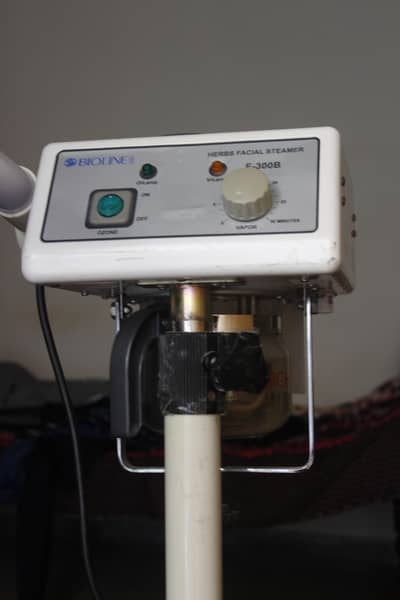 Processional facial steamer with ozone