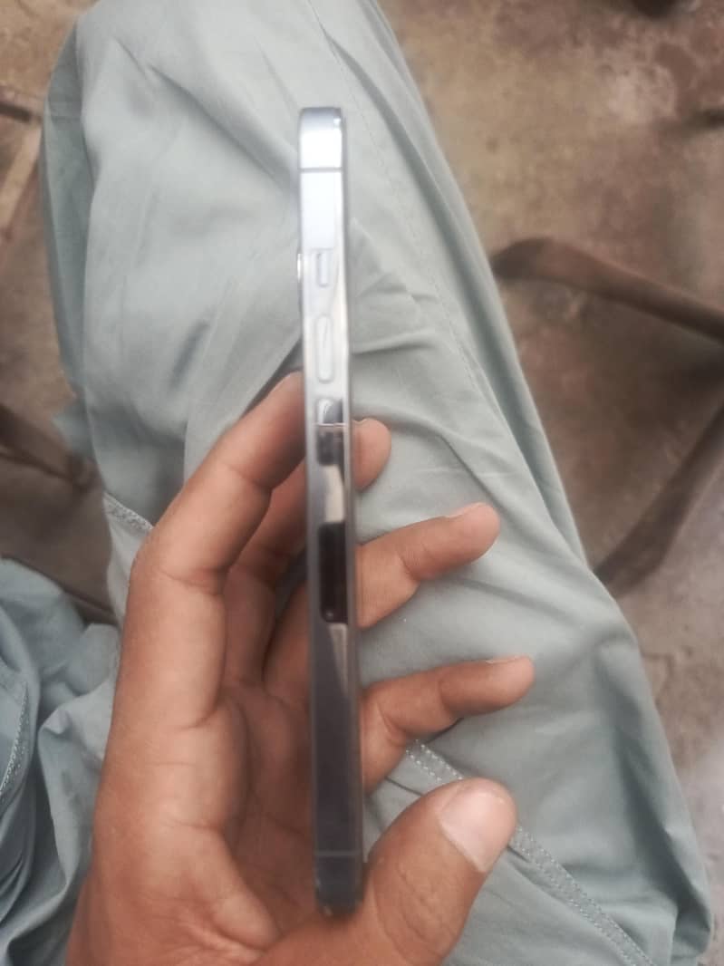 Apple iPhone 13 Pro 2