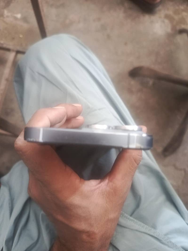 Apple iPhone 13 Pro 4
