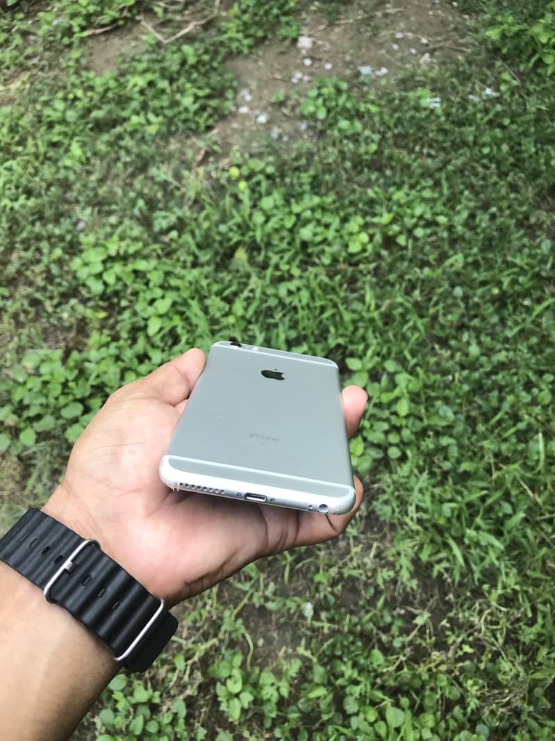 Apple iPhone 6S Plus 5