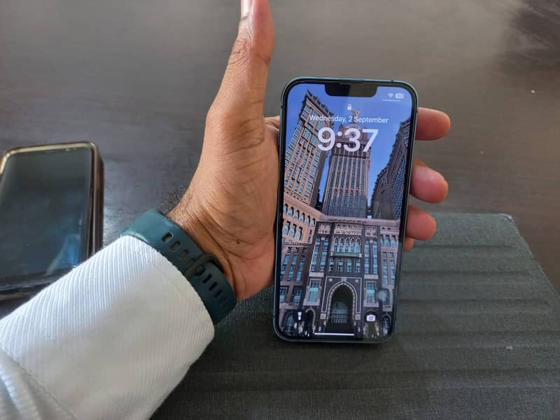 Apple iPhone 13 0