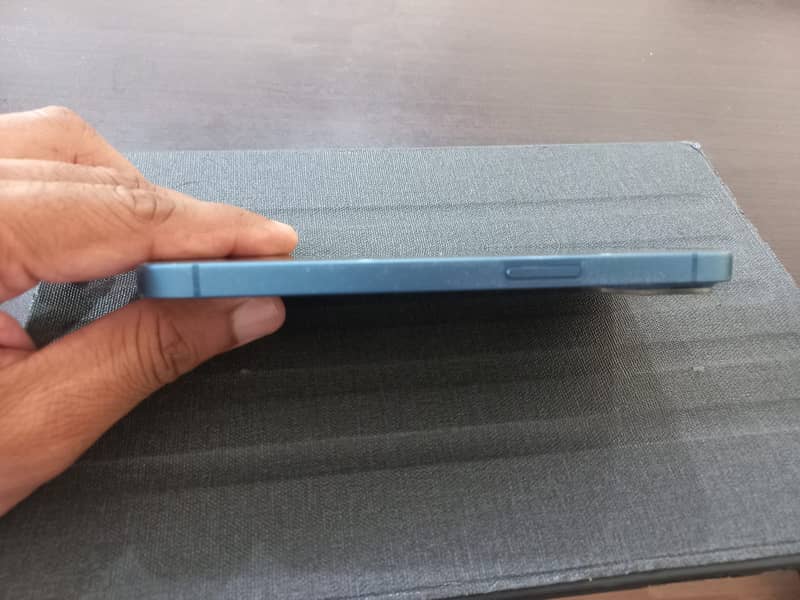 Apple iPhone 13 2