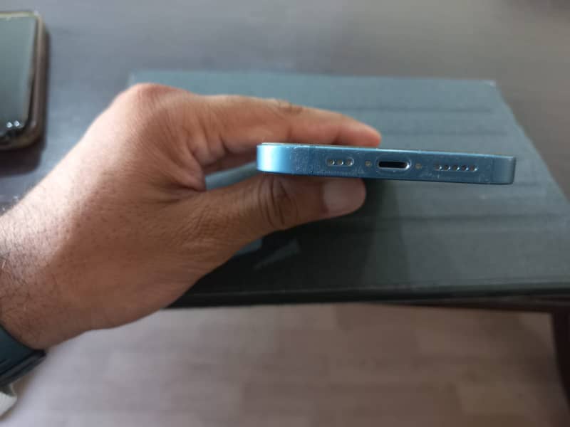 Apple iPhone 13 6