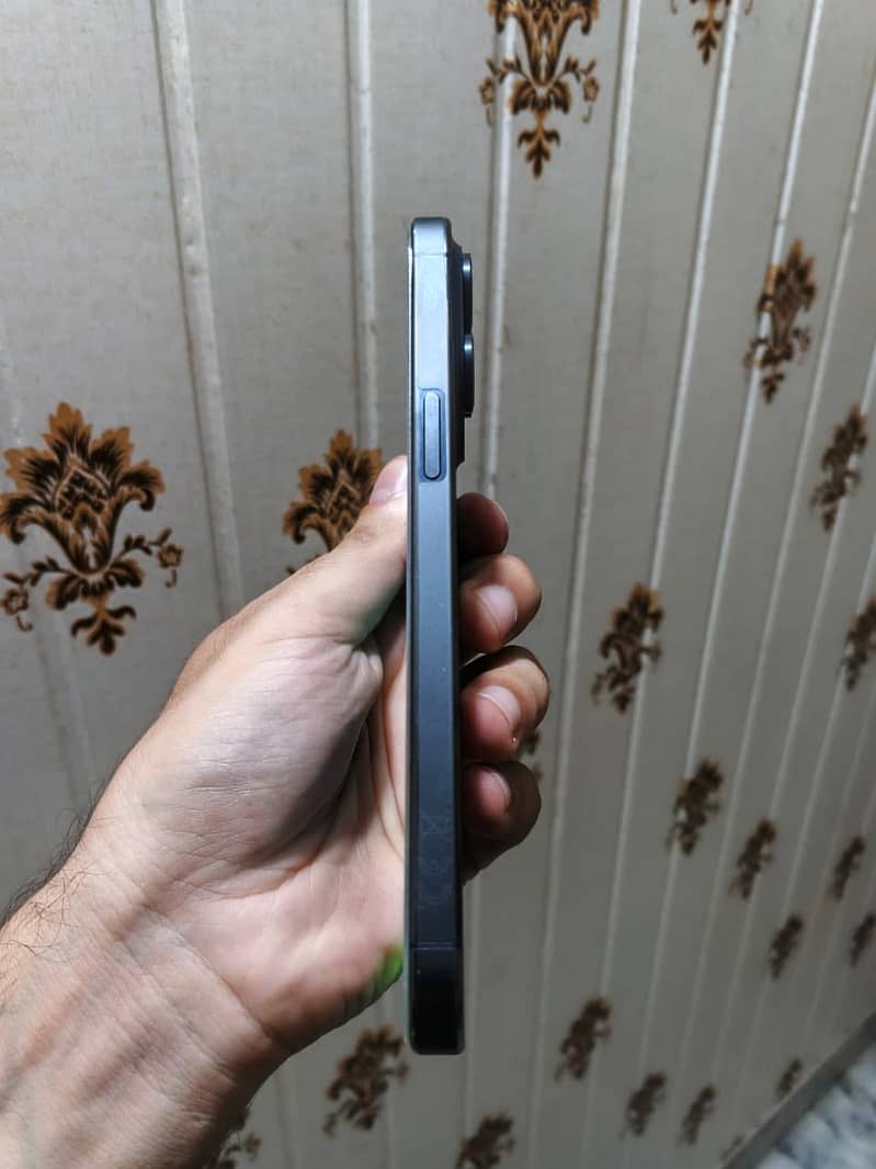 Apple iPhone 15 Pro Max 2