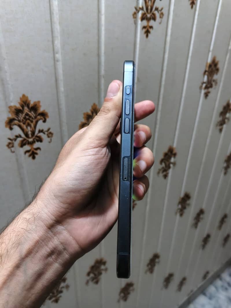 Apple iPhone 15 Pro Max 3