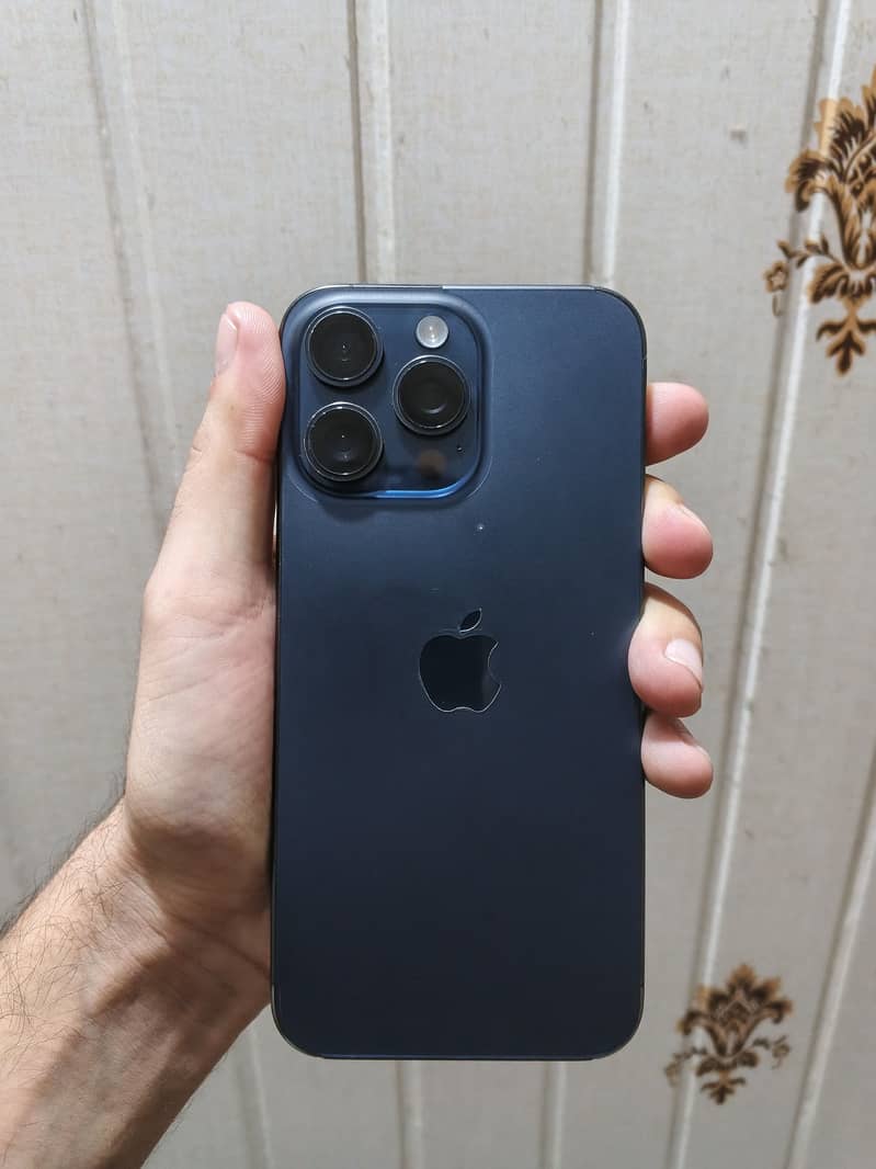 Apple iPhone 15 Pro Max 4