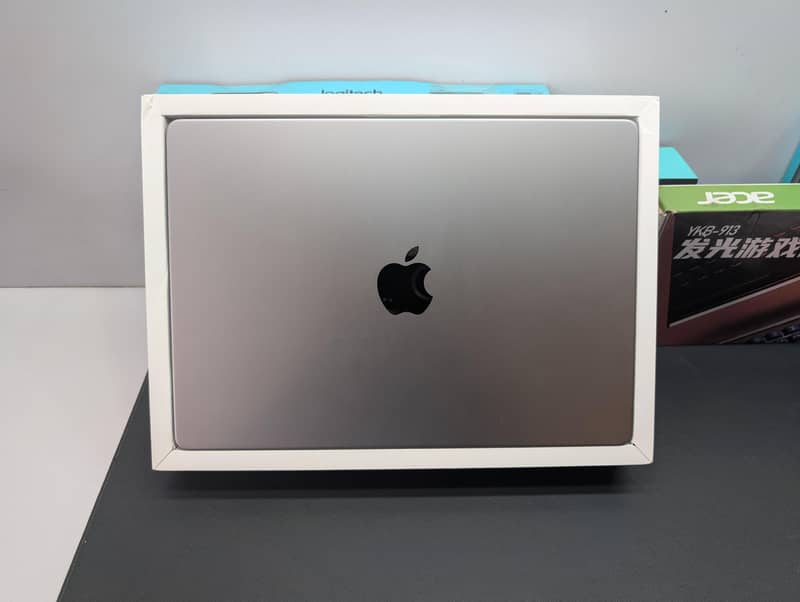 APPLE MACBOOK PRO 0