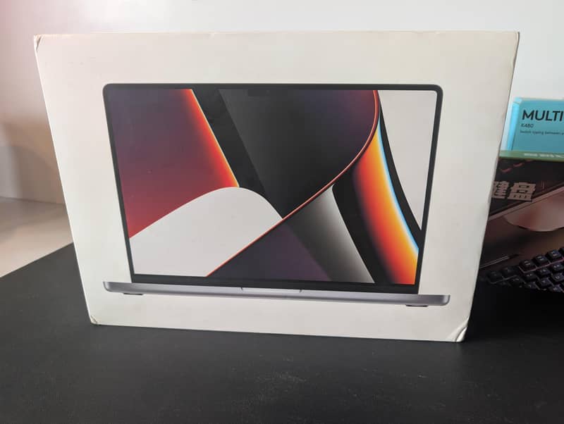 APPLE MACBOOK PRO 1