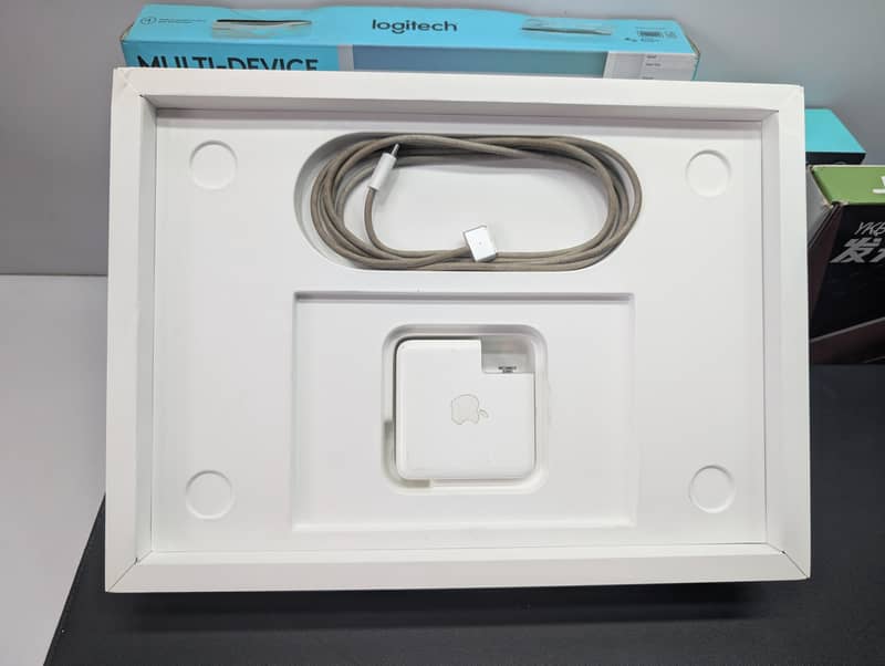 APPLE MACBOOK PRO 2