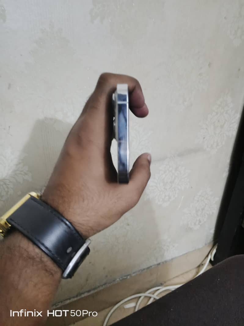 Apple iPhone 13 Pro 2