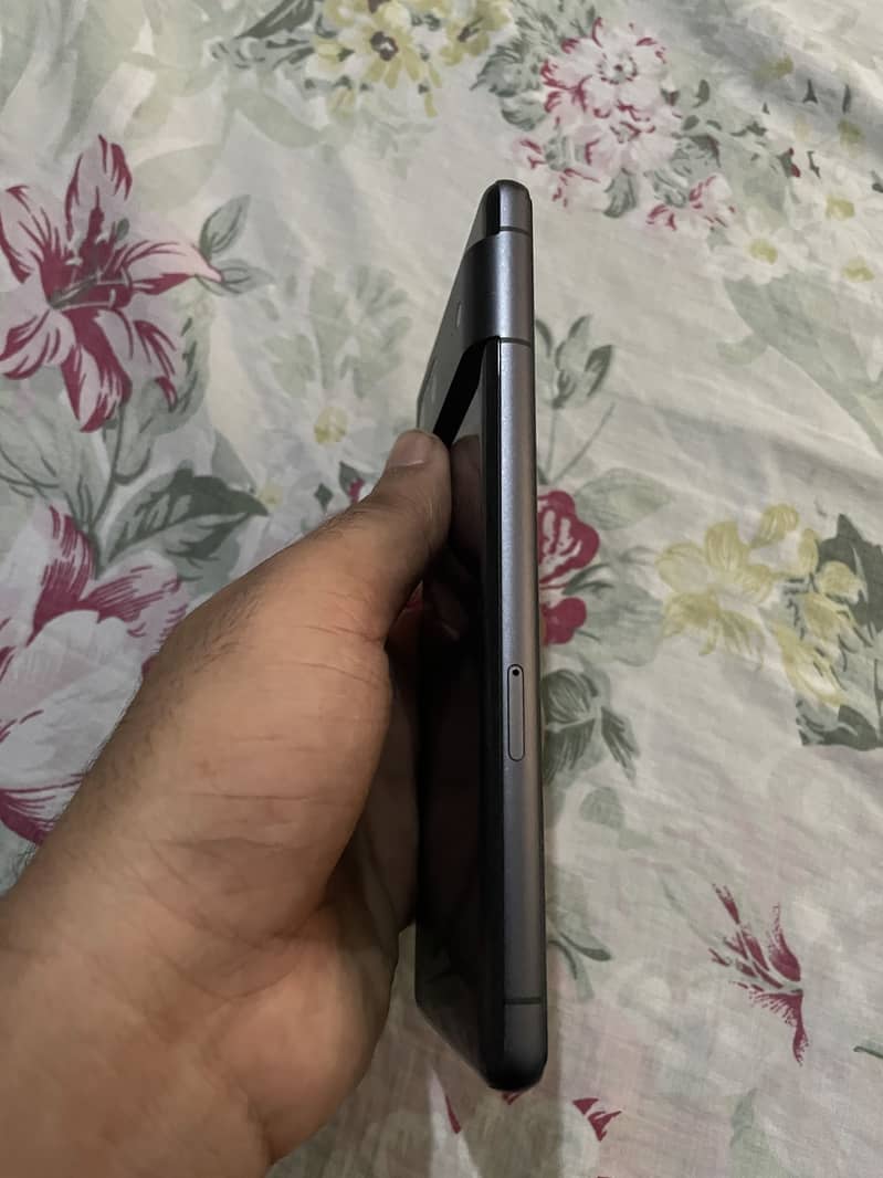 Google Pixel 7 4