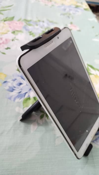 car CD player mount for cellphone tablets  and ipads