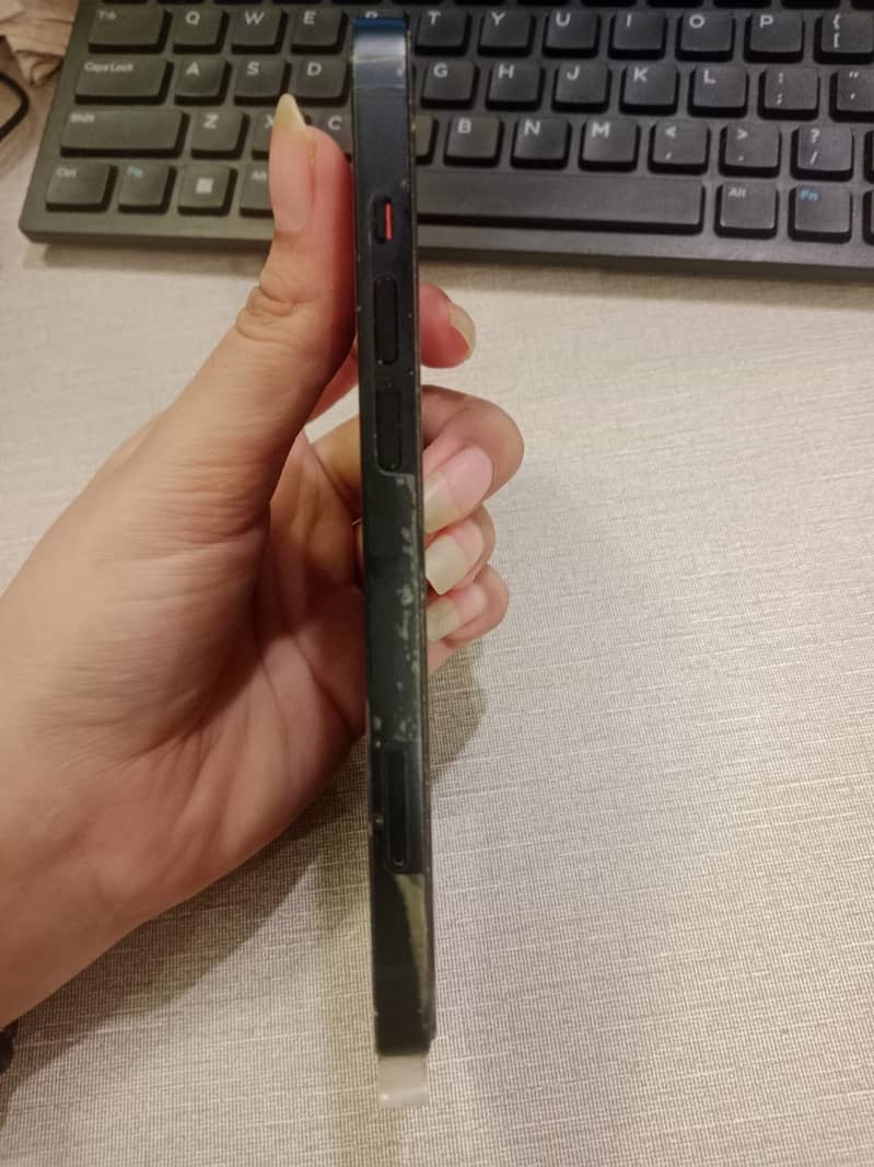Apple iPhone 13 4