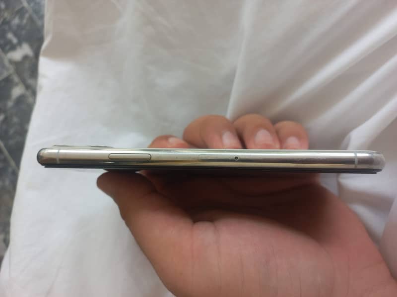 Apple iPhone 11 Pro 1