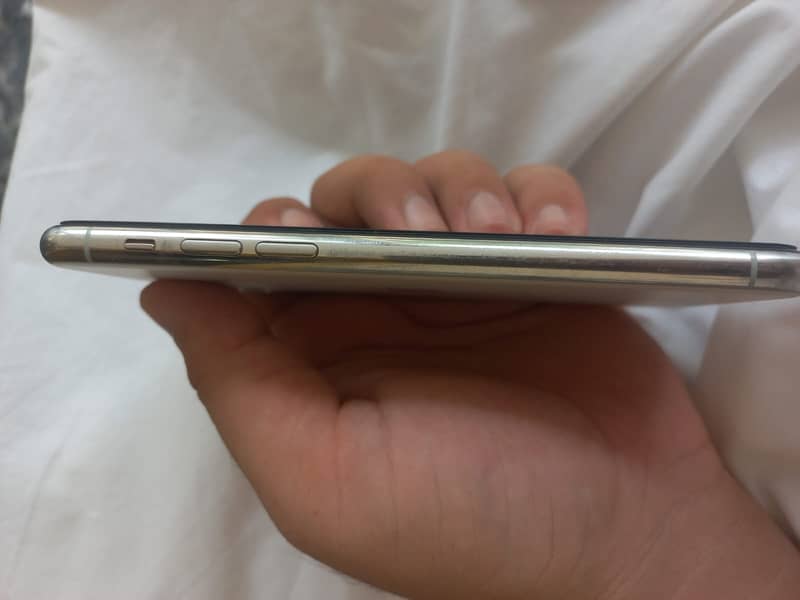 Apple iPhone 11 Pro 2
