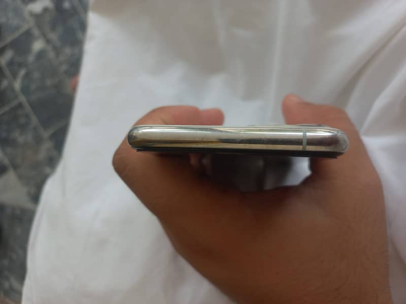 Apple iPhone 11 Pro 3