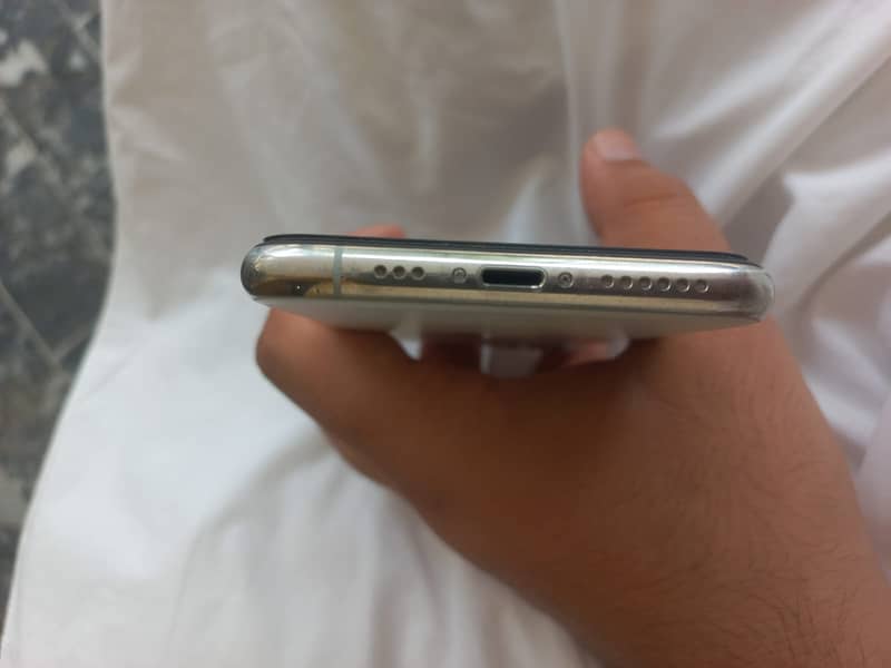 Apple iPhone 11 Pro 4