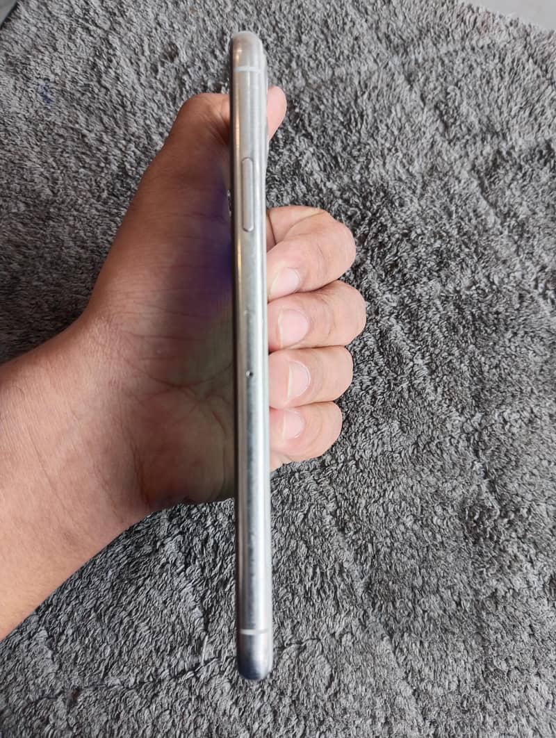 Apple iPhone 11 Pro Max 3