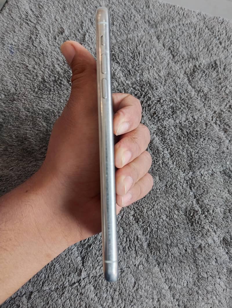 Apple iPhone 11 Pro Max 4