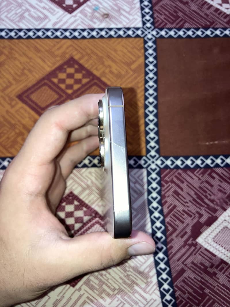 Apple iPhone 16 Pro Max 0