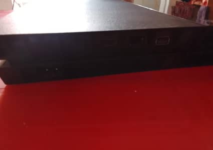 Play station 4 with 6 CD brand new