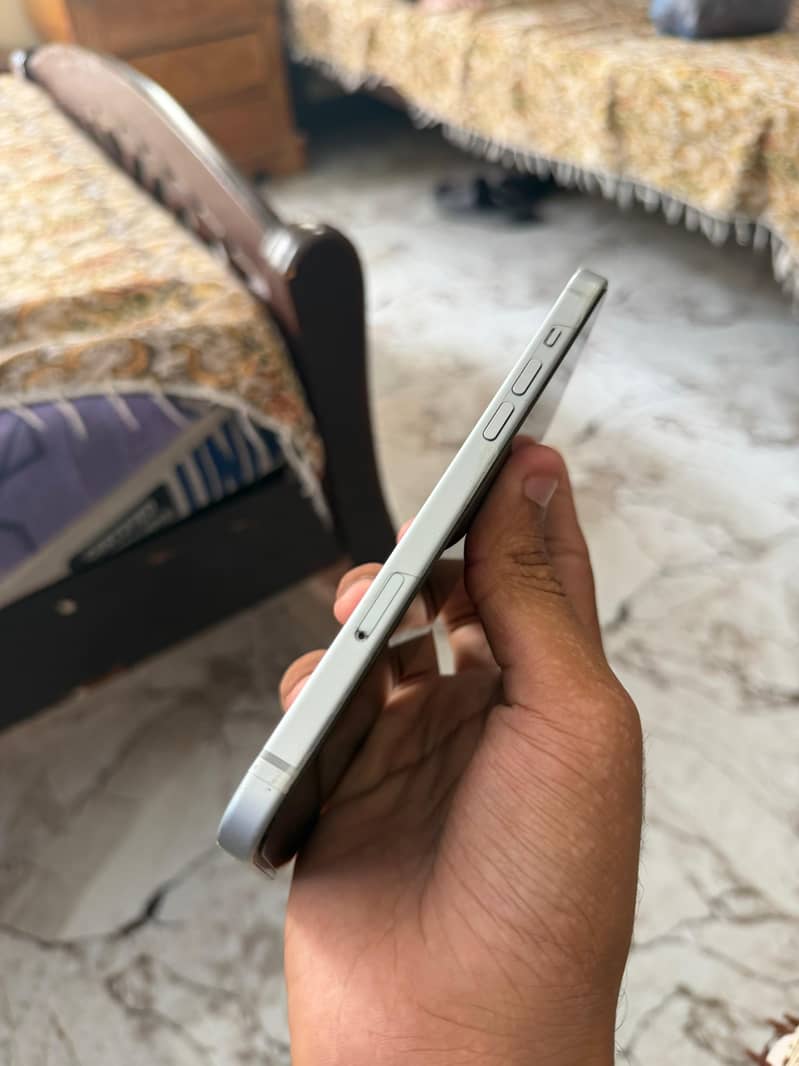Apple iPhone 15 plus 5