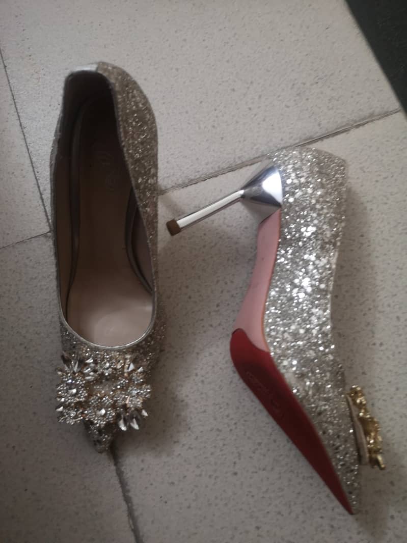 tharift heels 1