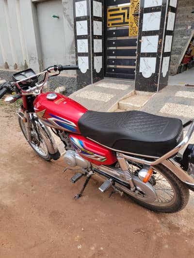 honda 125 2022 model ha mera apna name per ha