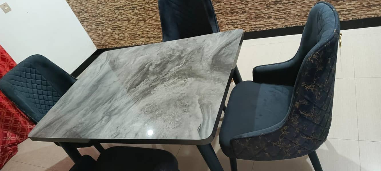 4 chair's table set 1