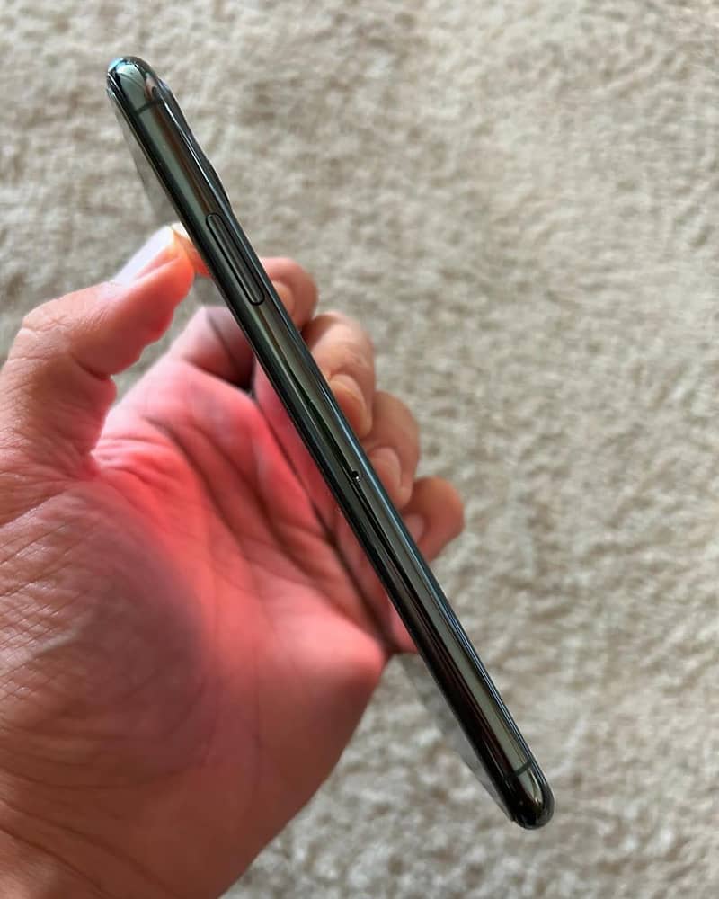 Apple iPhone 11 Pro Max 2