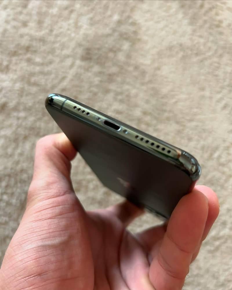 Apple iPhone 11 Pro Max 5