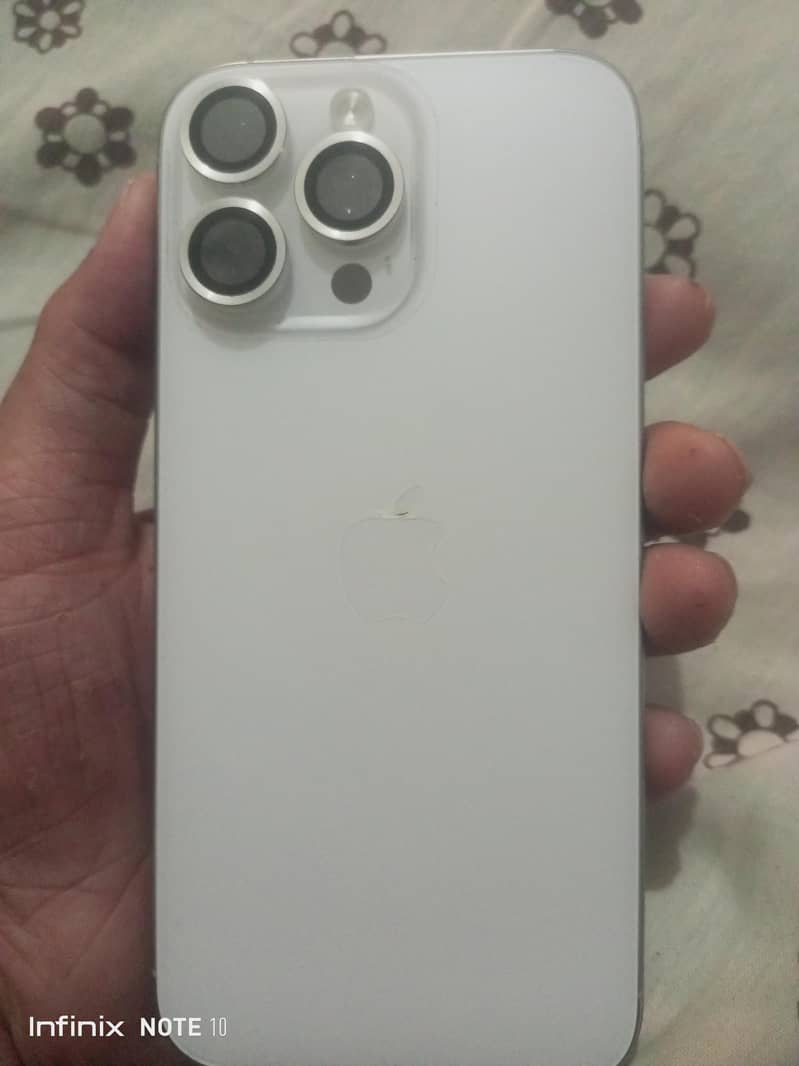 Apple iPhone 16 Pro Max 1