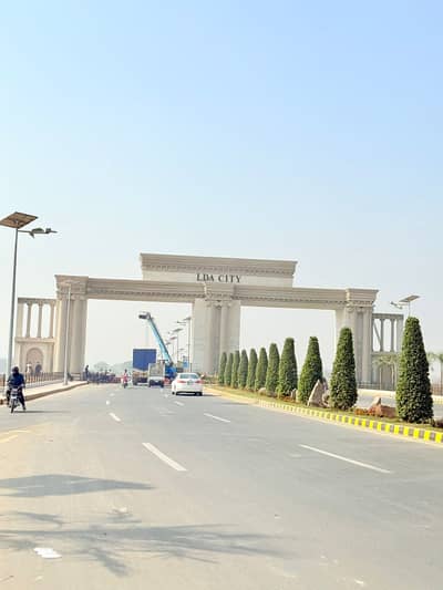 5 Marla Plot for Sale in LDA City CC Block Facing 1 Kanal Plots | 75 Ft Road | Prime Location