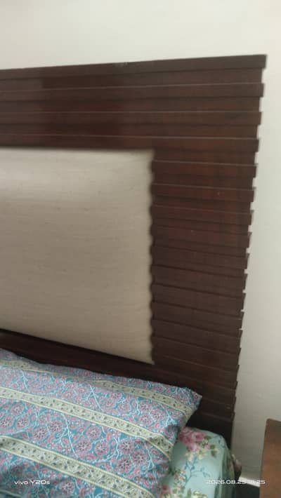Bed with 2 side tables